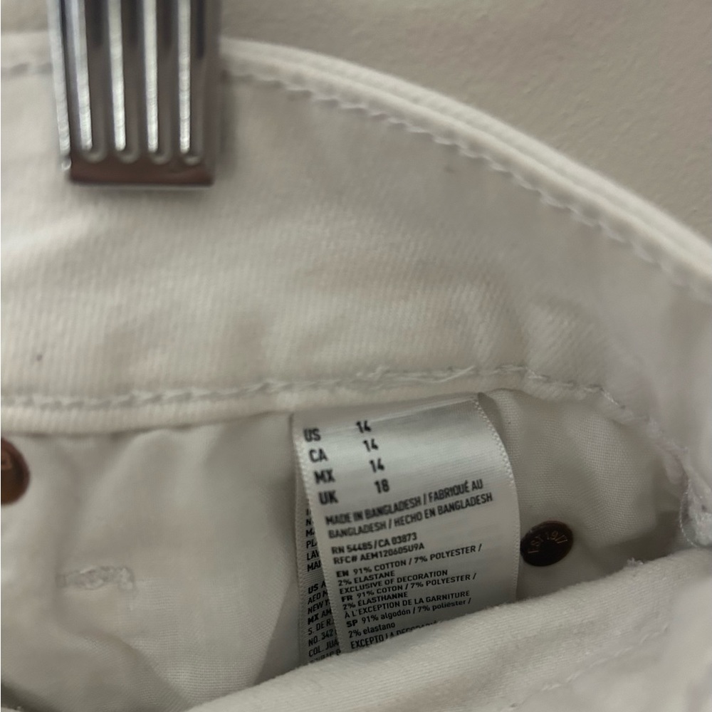 White shorts - Picture 3 of 3